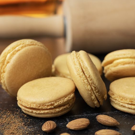 00Almond Macaron фото
